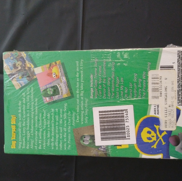 Veggie Tales A Very Silly Sing Along! VHS Tape NWT - Picture 4 of 5